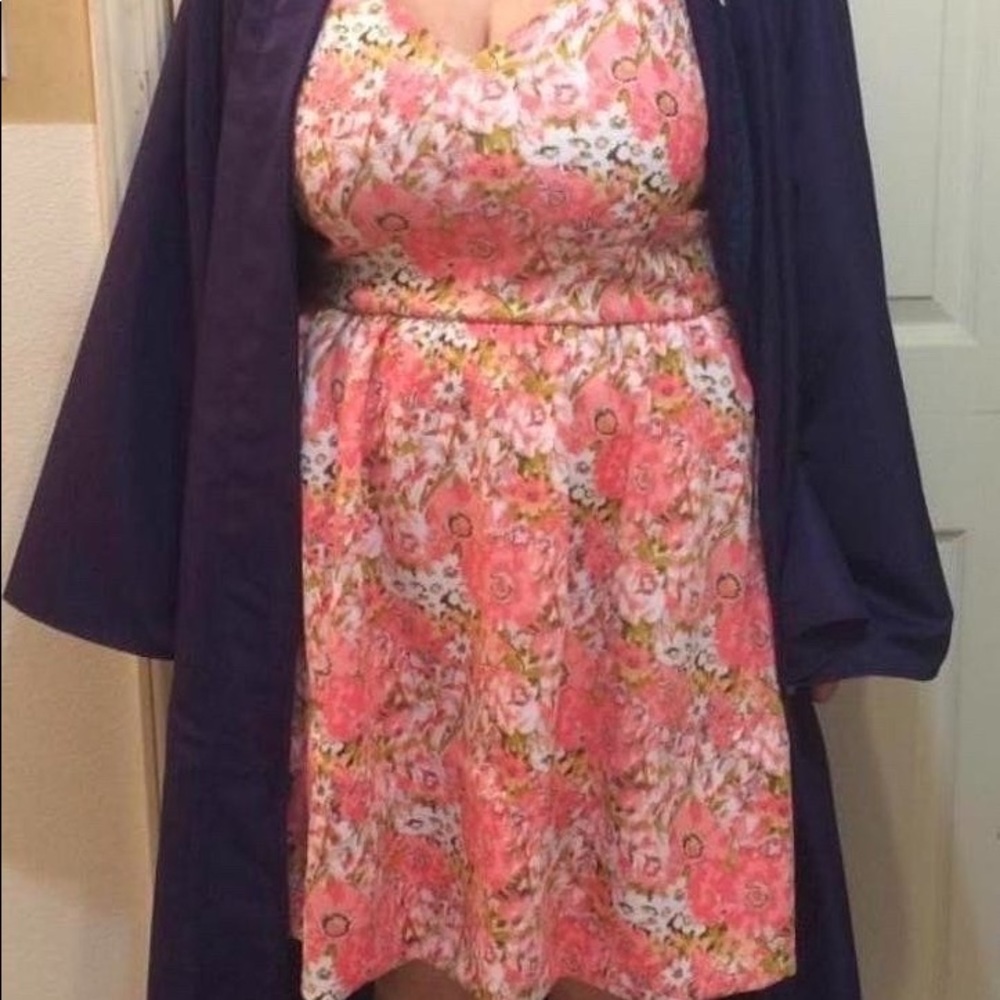 Adorable dress with pockets!!